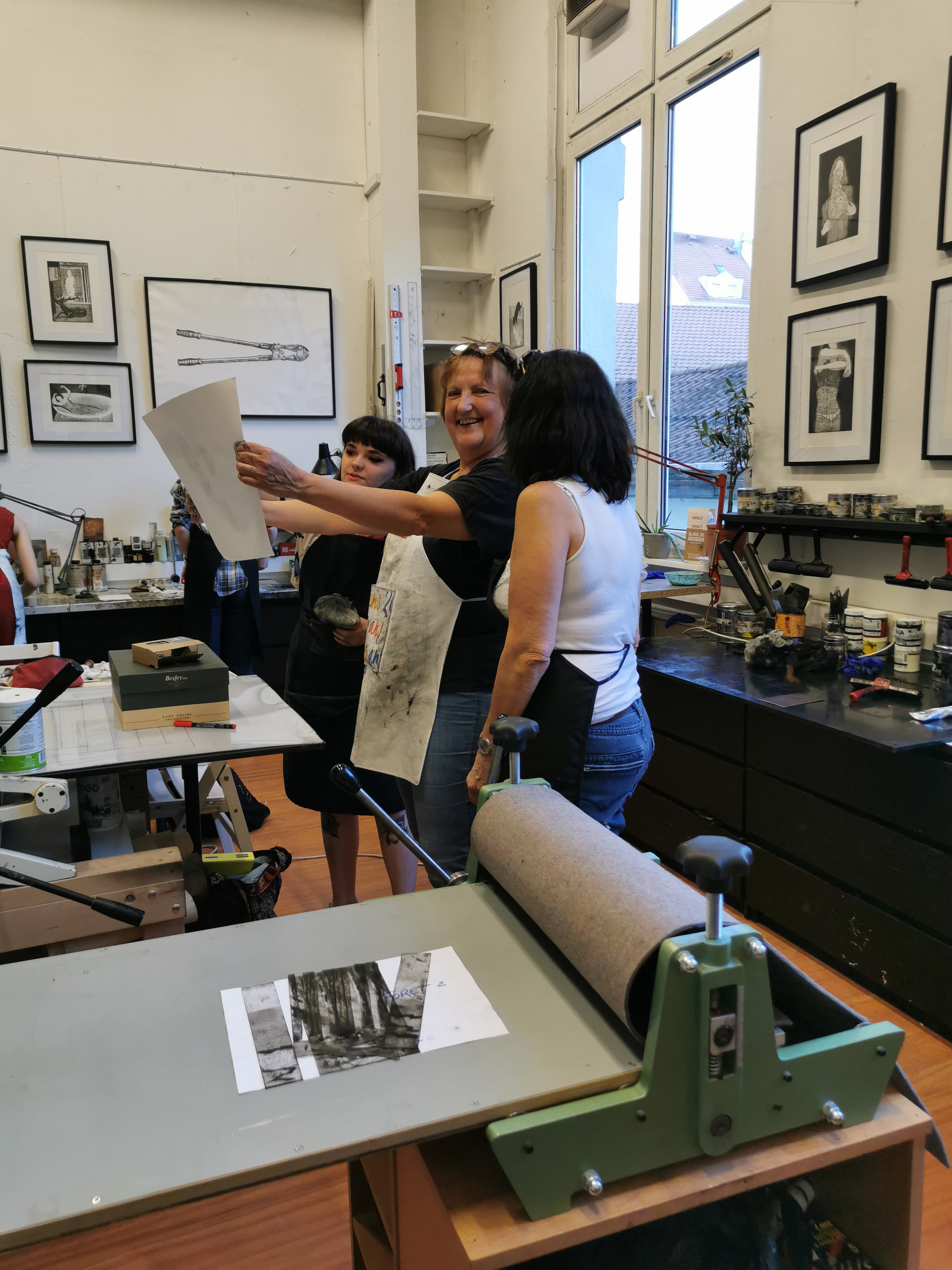 atelier cours gravure Strasbourg ateliers publics hear estampe linogravure eau forte aquatinte pointe sèche burin formation gravure stage atelier carte cadeau gravure art alsace